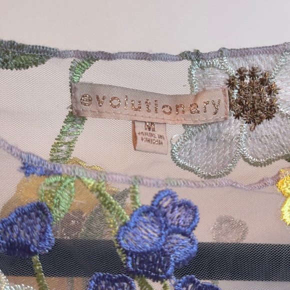 Juniors Coordinating 3D Floral Print Short Sleeve Top from Dillard’s - Picture 2 of 4